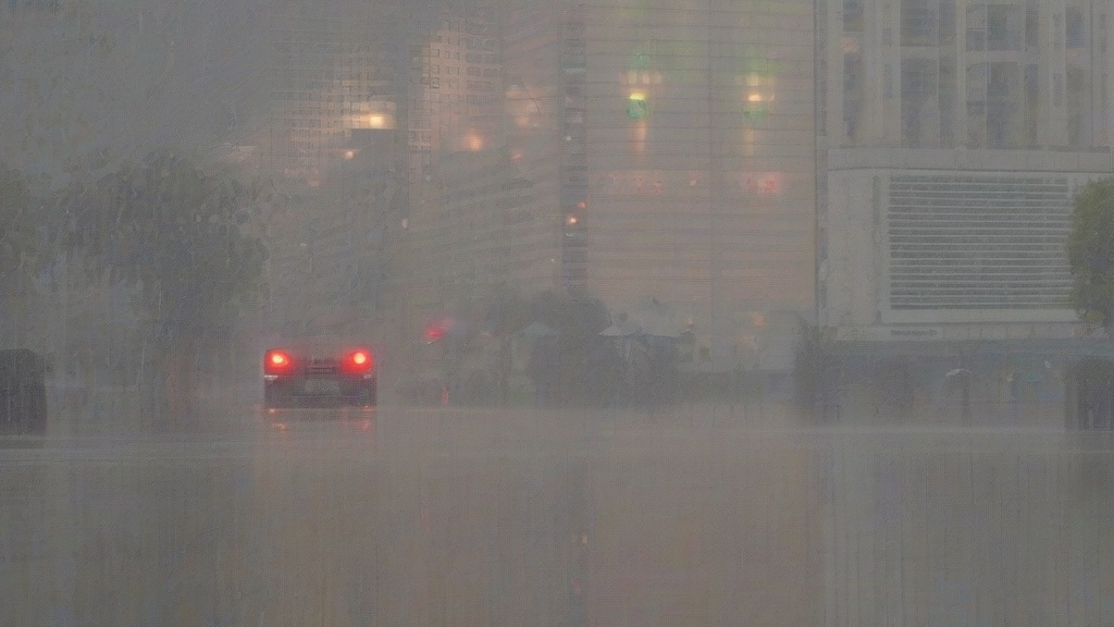 极端天气下的雨天挑战：数值预报如何守护城市安全？