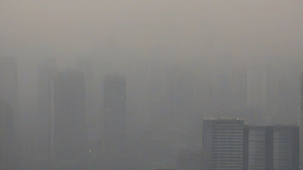 雾霾、雨天与寒潮：气候变暖下的极端天气交响曲