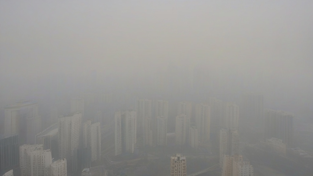 解码天气密码：雾霾、雷暴与雨天的观测与应对指南